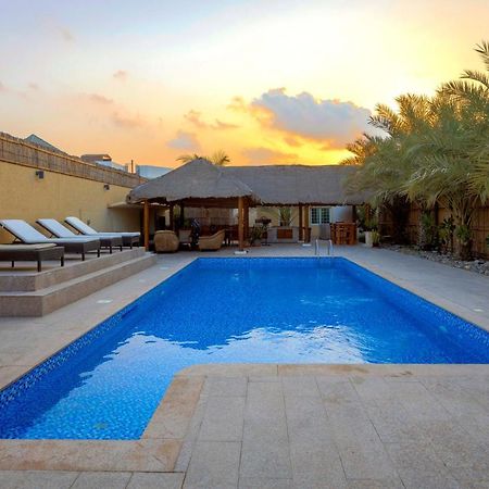 Dar 66 4Br Pool Villa With Jacuzzi Rász el-Haima Kültér fotó